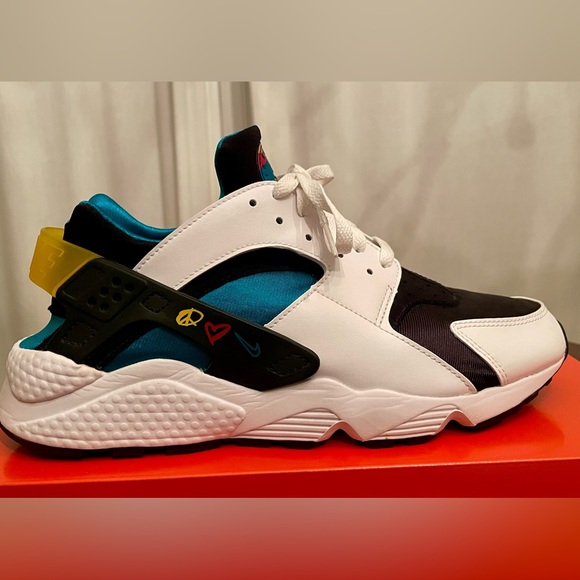 Nike Air Huarache - Peace, Love & Swoosh [New, with box] - Picture 8 of 8